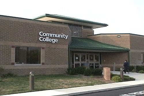 Community Colleges an Affordable Alternative to Traditional 4 Year Colleges 1